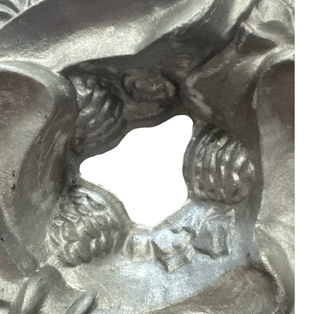 Nordic Ware Holiday Wreath Bundt Pan Cast Aluminum